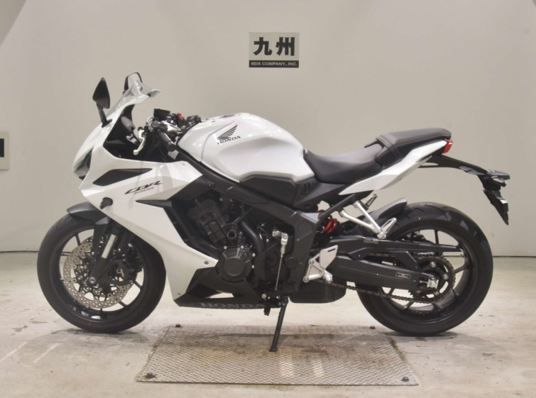 Мотоцикл Honda CBR650R с пробегом 5700 km