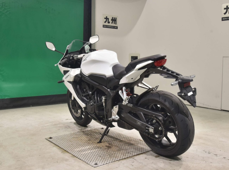 Мотоцикл Honda CBR650R с пробегом 5700 km