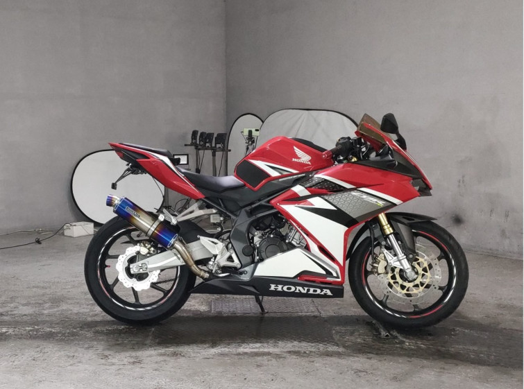 Мотоцикл Honda CBR250RR с пробегом 5477 km
