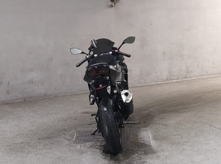 Мотоцикл Kawasaki NINJA400 з пробігом 4377 km