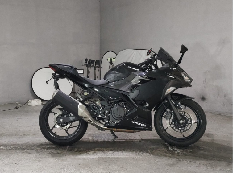 Мотоцикл Kawasaki NINJA400 з пробігом 4377 km