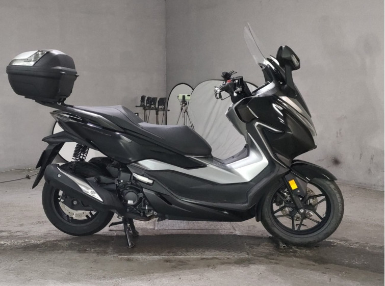 Мотоцикл Honda FORZA з пробігом 2581 km