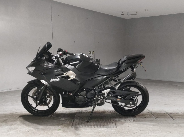 Мотоцикл Kawasaki NINJA400 с пробегом 12133 km