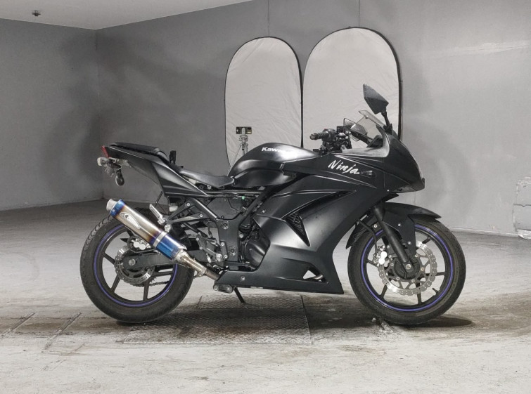 Мотоцикл Kawasaki NINJA250R з пробігом 32620 km