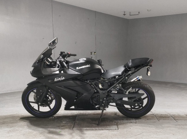 Мотоцикл Kawasaki NINJA250R з пробігом 32620 km