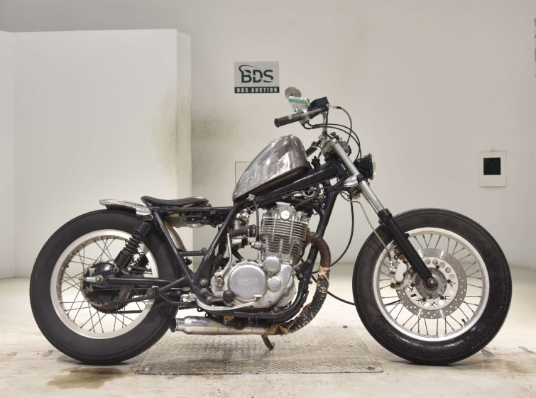 Мотоцикл Yamaha SR400 с пробегом 19835 km