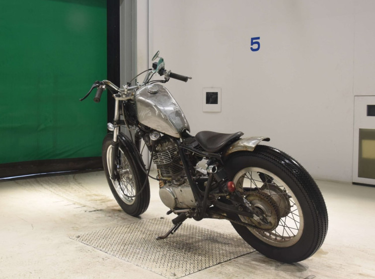 Мотоцикл Yamaha SR400 с пробегом 19835 km