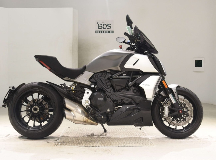Мотоцикл Ducati DIAVEL 1260 з пробігом 4474 km