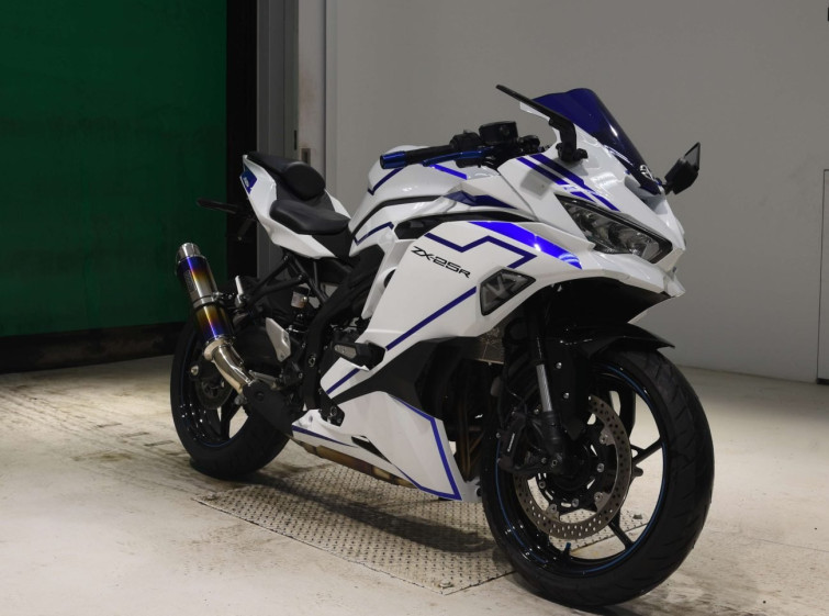 Мотоцикл Kawasaki ZX-25R-2SE з пробігом 1118 km