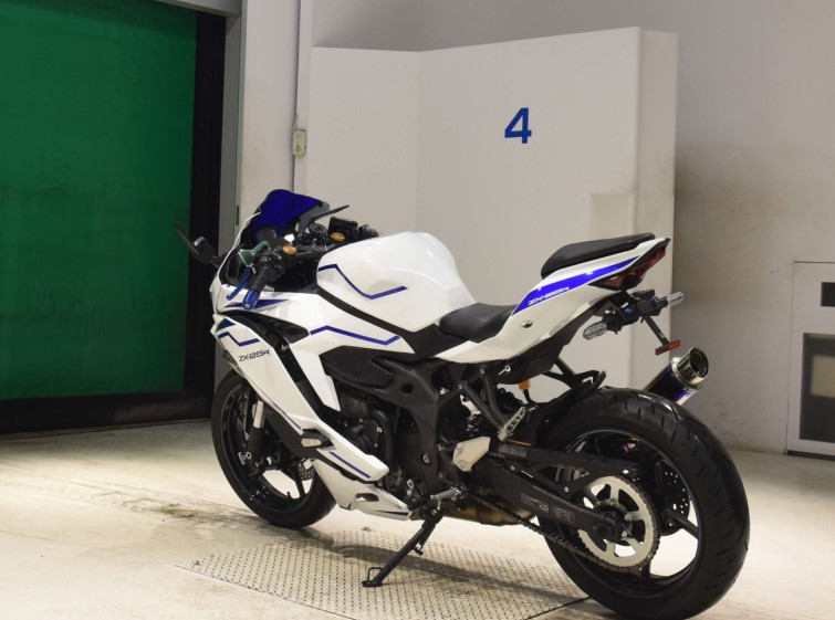 Мотоцикл Kawasaki ZX-25R-2SE з пробігом 1118 km