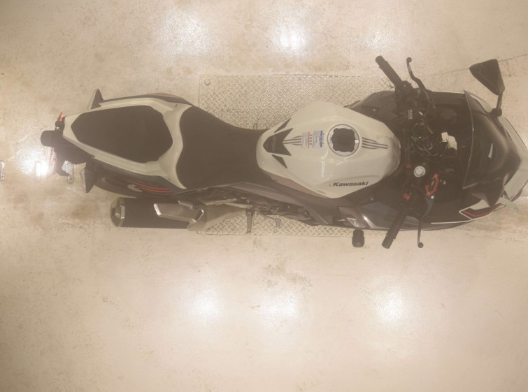 Мотоцикл Kawasaki NINJA400 с пробегом 2788 km