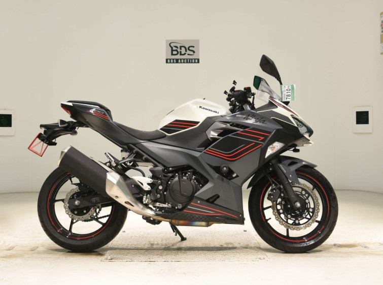 Мотоцикл Kawasaki NINJA400 с пробегом 2788 km