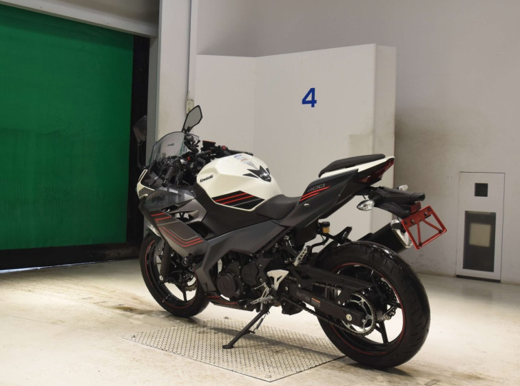 Мотоцикл Kawasaki NINJA400 с пробегом 2788 km
