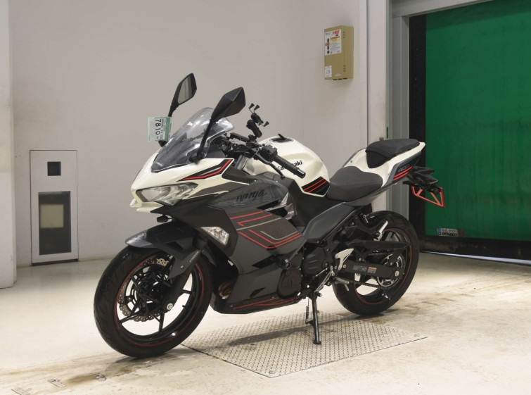 Мотоцикл Kawasaki NINJA400 с пробегом 2788 km