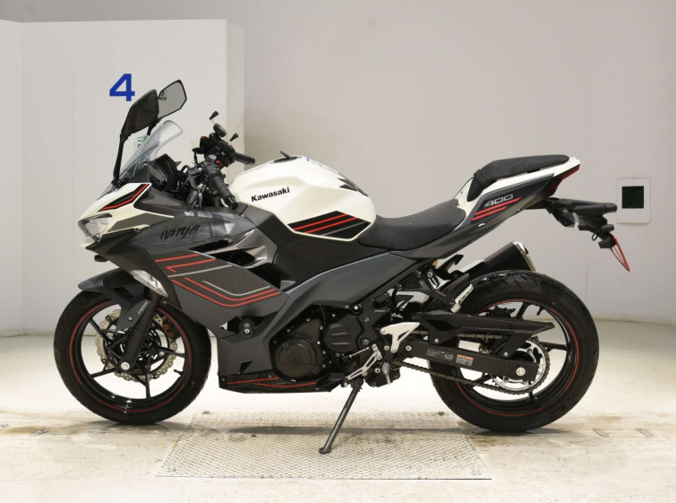 Мотоцикл Kawasaki NINJA400 с пробегом 2788 km