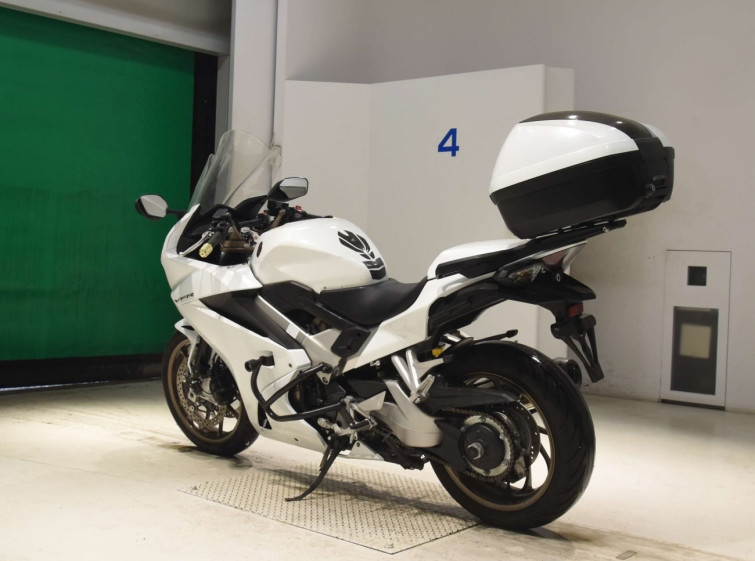 Мотоцикл Honda VFR800F с пробегом 27937 km