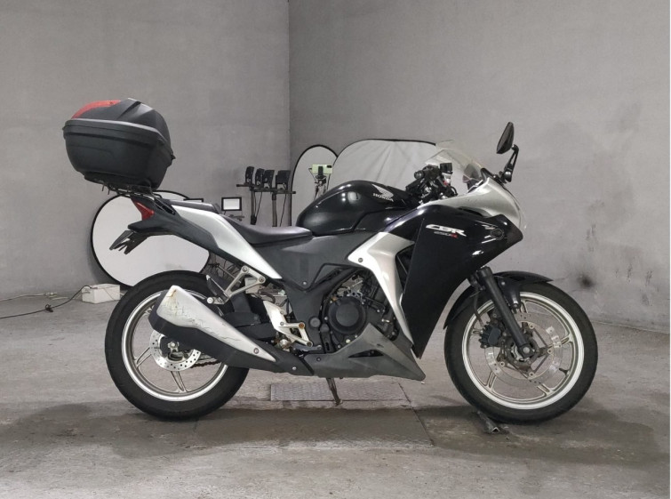 Мотоцикл Honda CBR250R с пробегом 27835 km