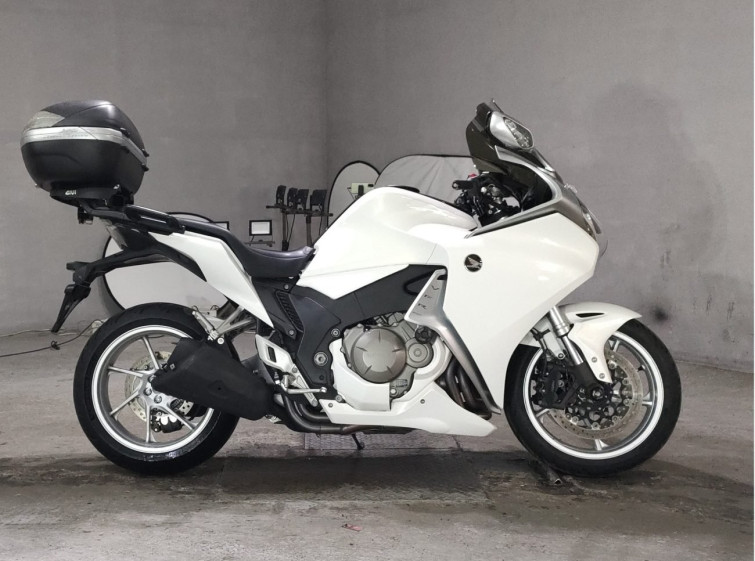 Мотоцикл Honda VFR1200F с пробегом 4239 km