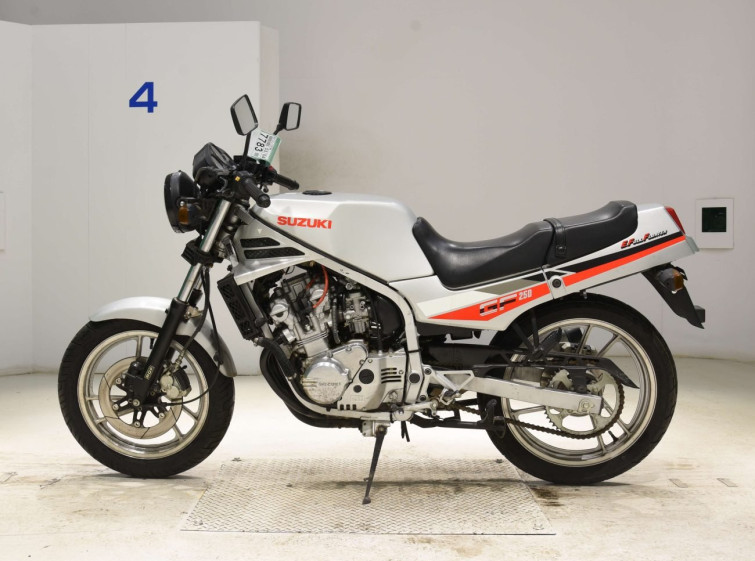 Мотоцикл Suzuki GF250S з пробігом 1949 km