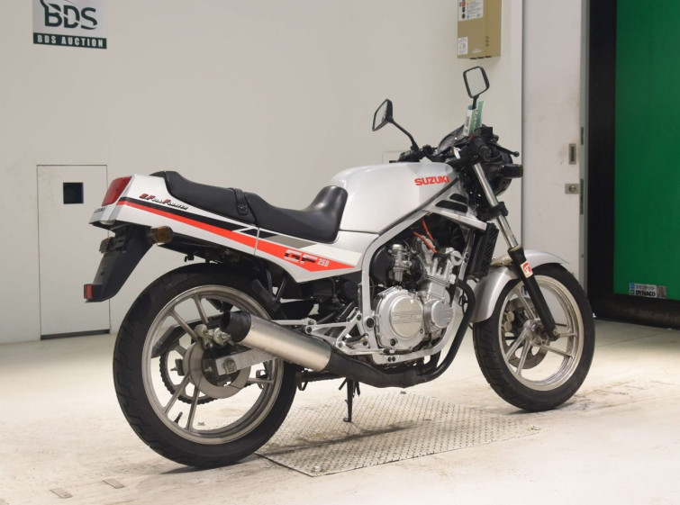 Мотоцикл Suzuki GF250S з пробігом 1949 km