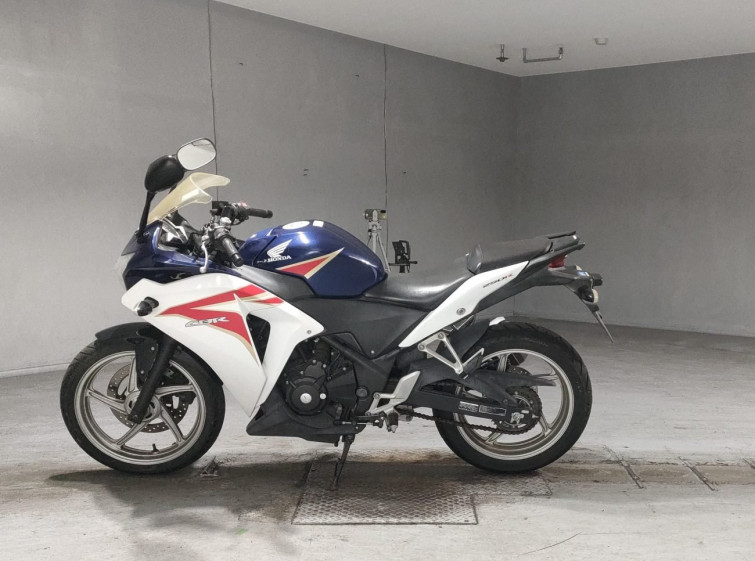 Мотоцикл Honda CBR250R з пробігом 9206 km