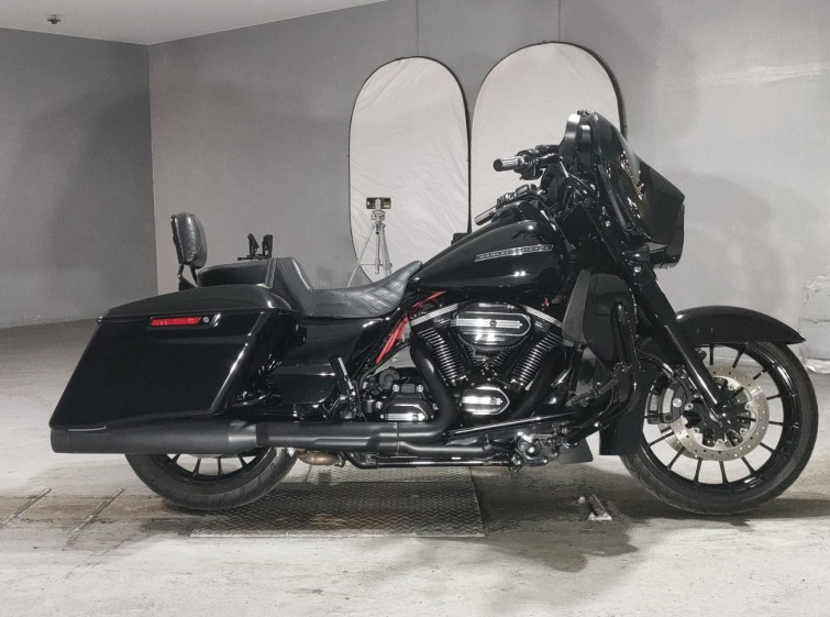 Мотоцикл HD STREET GLIDE FLHXS1870 з пробігом 16495 km