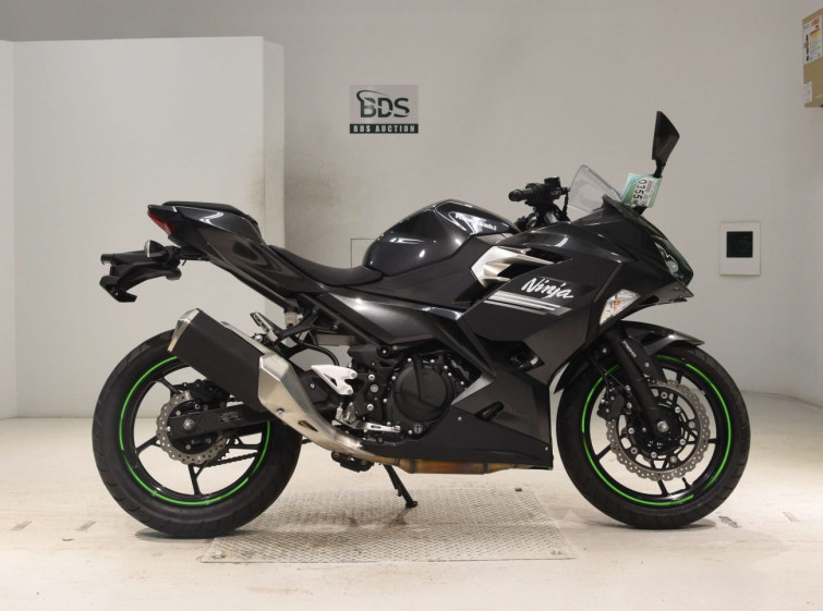Мотоцикл Kawasaki NINJA250 з пробігом 1400 km