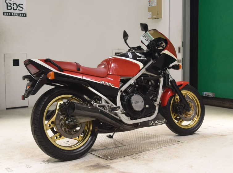 Мотоцикл Honda VFR750F з пробігом 18738 km