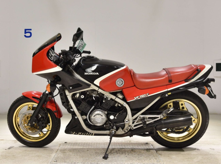 Мотоцикл Honda VFR750F з пробігом 18738 km