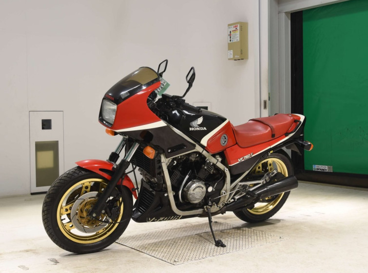 Мотоцикл Honda VFR750F з пробігом 18738 km