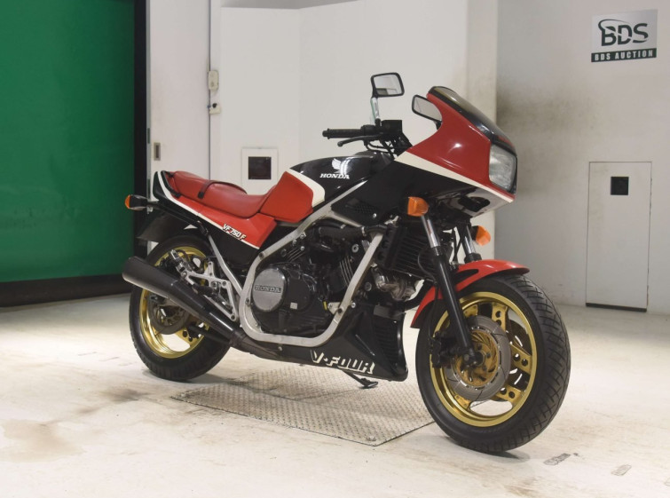 Мотоцикл Honda VFR750F з пробігом 18738 km