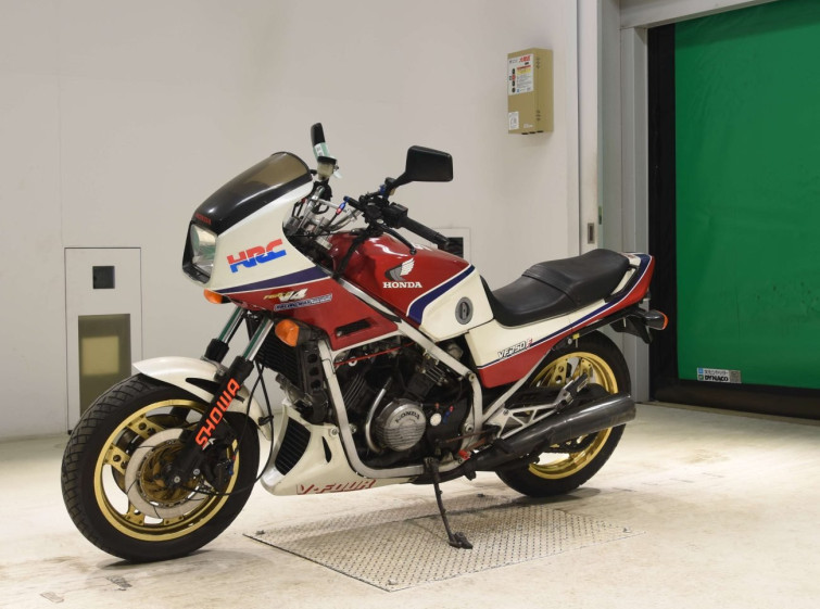 Мотоцикл Honda VF750F з пробігом 29434 km