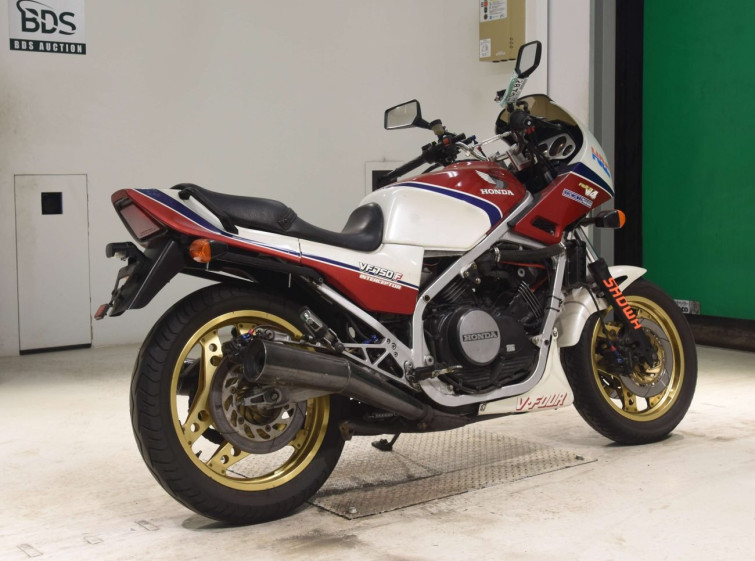Мотоцикл Honda VF750F з пробігом 29434 km