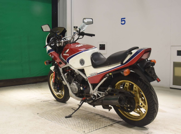 Мотоцикл Honda VF750F з пробігом 29434 km