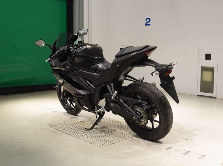 Мотоцикл Yamaha YZF-R3 з пробігом 7835 km