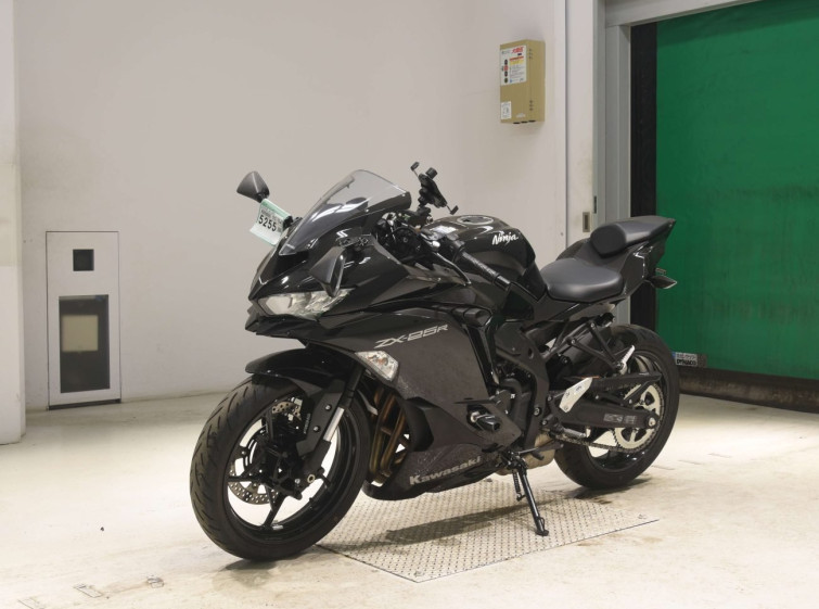 Мотоцикл Kawasaki NINJA ZX-25R с пробегом 124 km