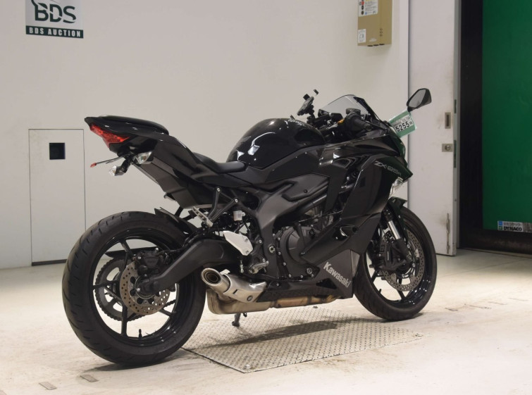 Мотоцикл Kawasaki NINJA ZX-25R с пробегом 124 km