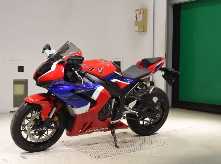 Мотоцикл Honda CBR1000RR с пробегом 7678 km