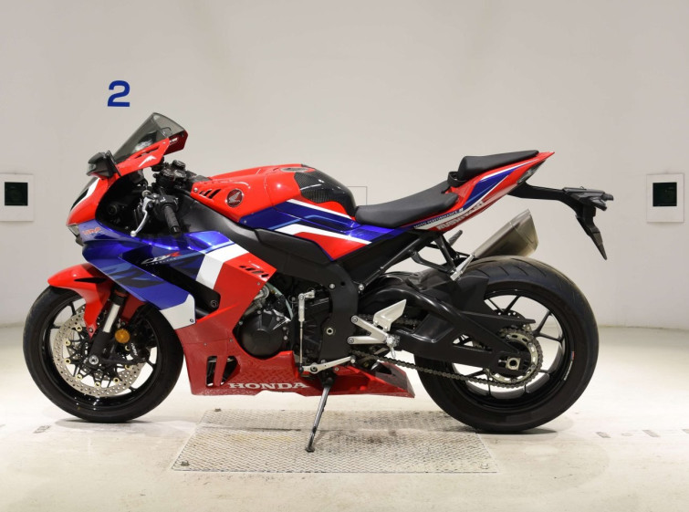 Мотоцикл Honda CBR1000RR с пробегом 7678 km
