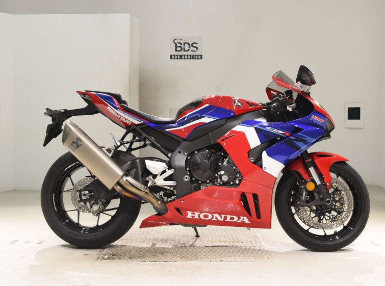 Мотоцикл Honda CBR1000RR с пробегом 7678 km