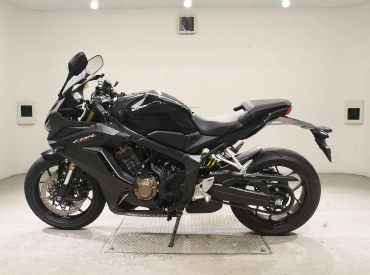 Мотоцикл Honda CBR650R з пробігом 14562 km