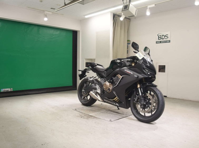 Мотоцикл Honda CBR650R з пробігом 14562 km