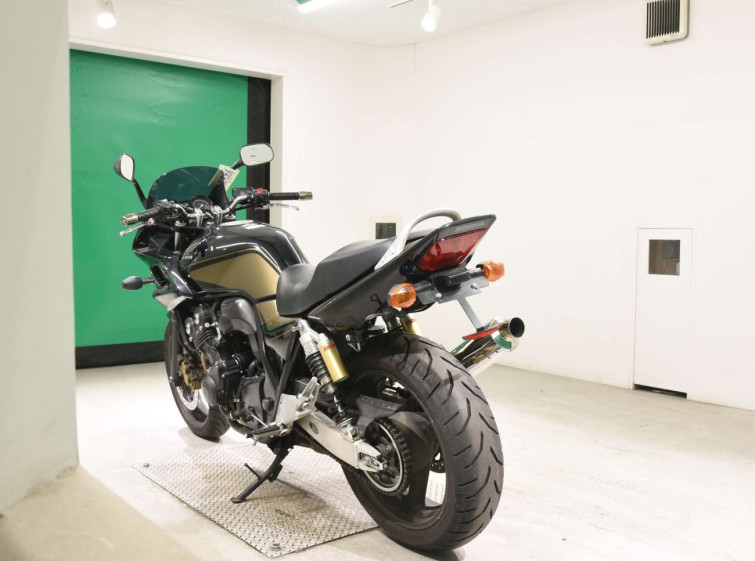 Мотоцикл Honda CB400SFV BOLDOR