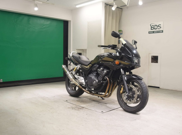 Мотоцикл Honda CB400SFV BOLDOR