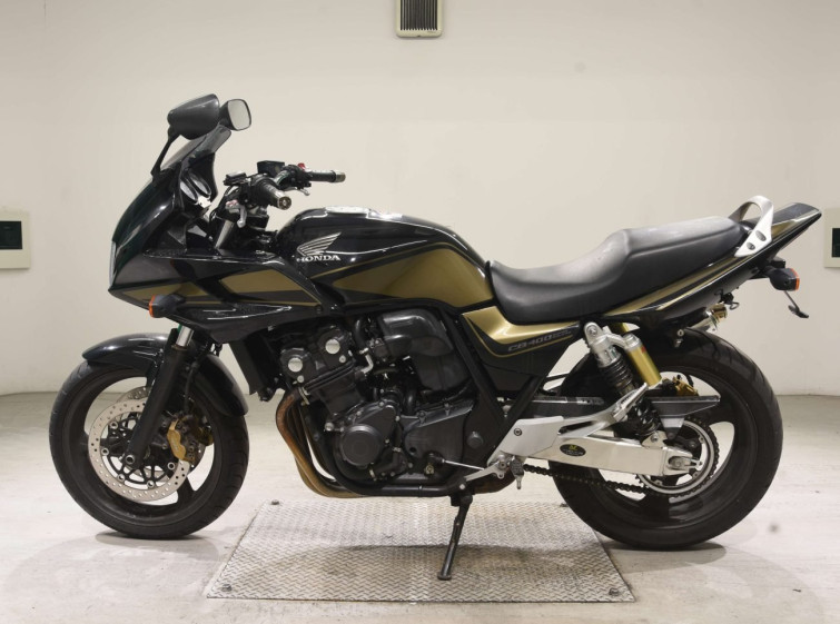 Мотоцикл Honda CB400SFV BOLDOR