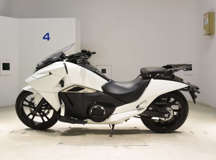 Мотоцикл Honda NM4-01 VULTUS