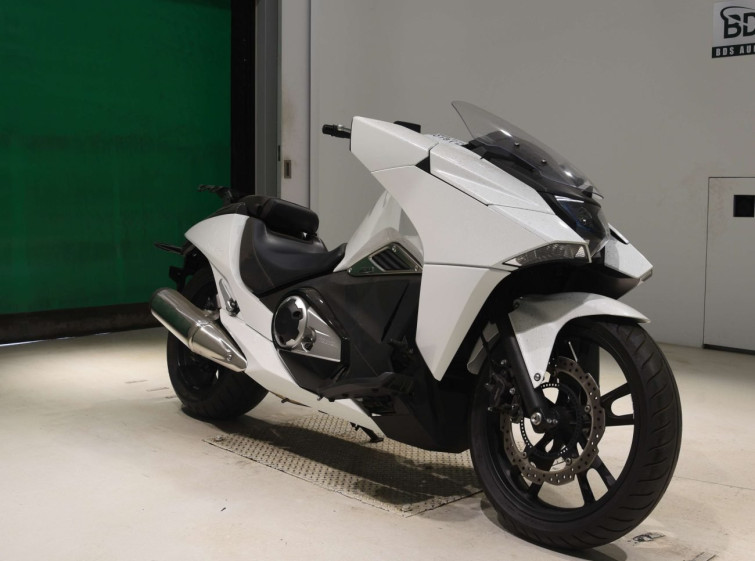 Мотоцикл Honda NM4-01 VULTUS