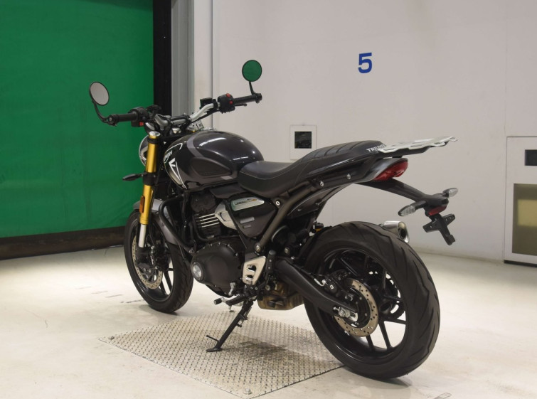 Мотоцикл Triumph speed 400 с пробегом 3632 km