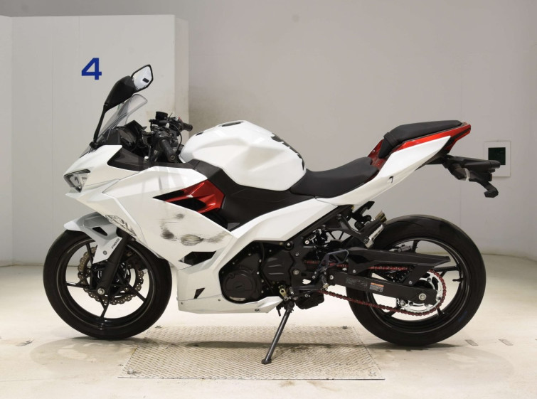 Мотоцикл Kawasaki NINJA400 с пробегом 35888 km