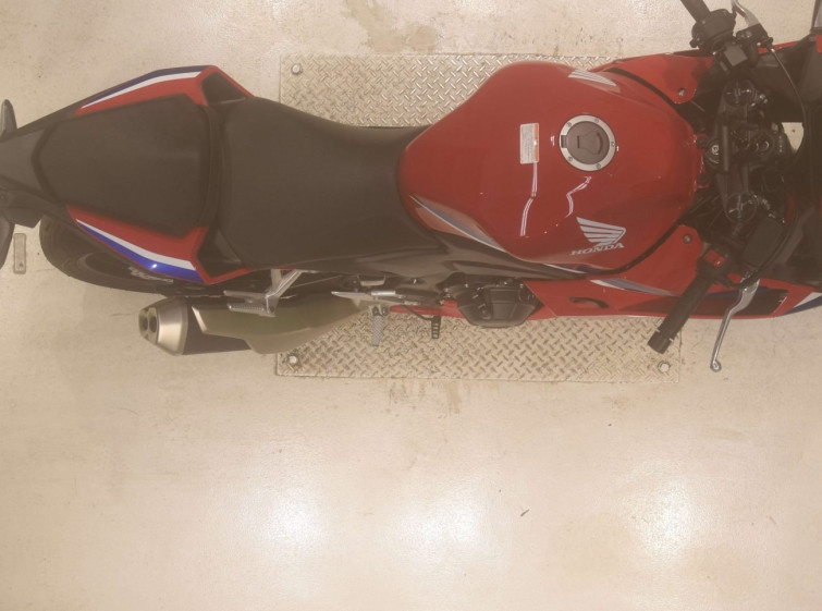 Мотоцикл Honda CBR400R-3 з пробігом 1563 km